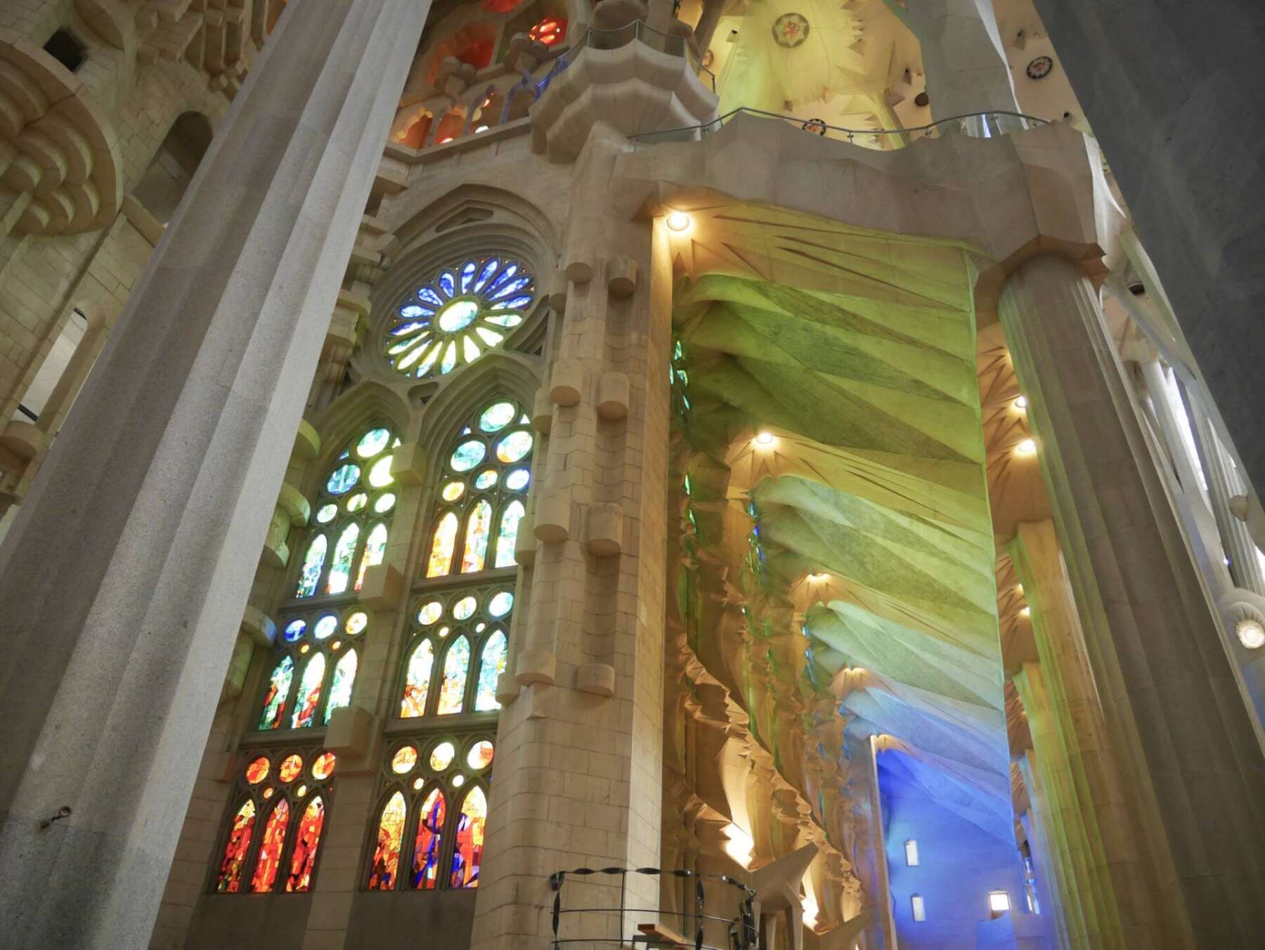 ซากราดาฟามีเลีย (Sagrada Familia)