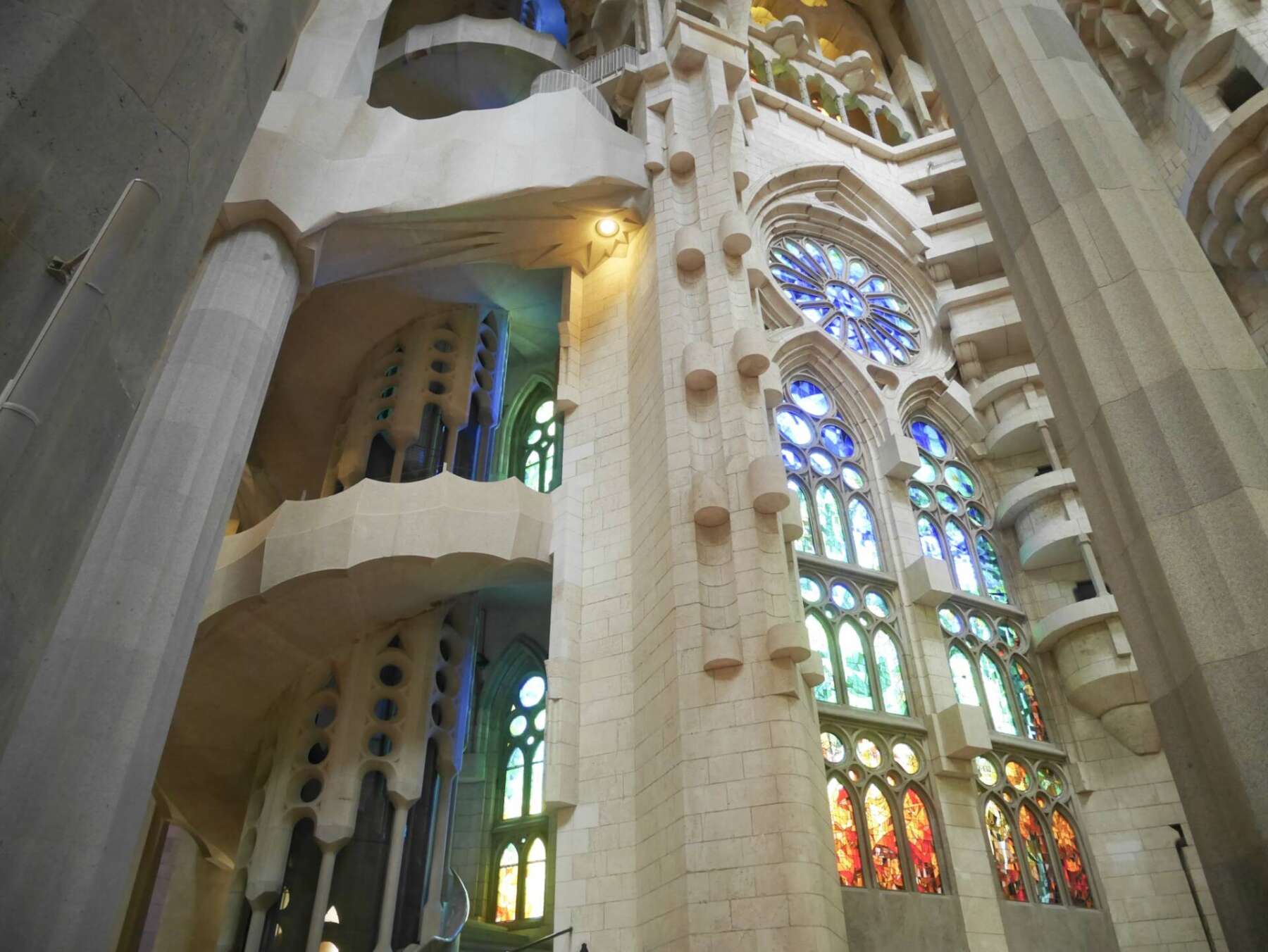 ซากราดาฟามีเลีย (Sagrada Familia)
