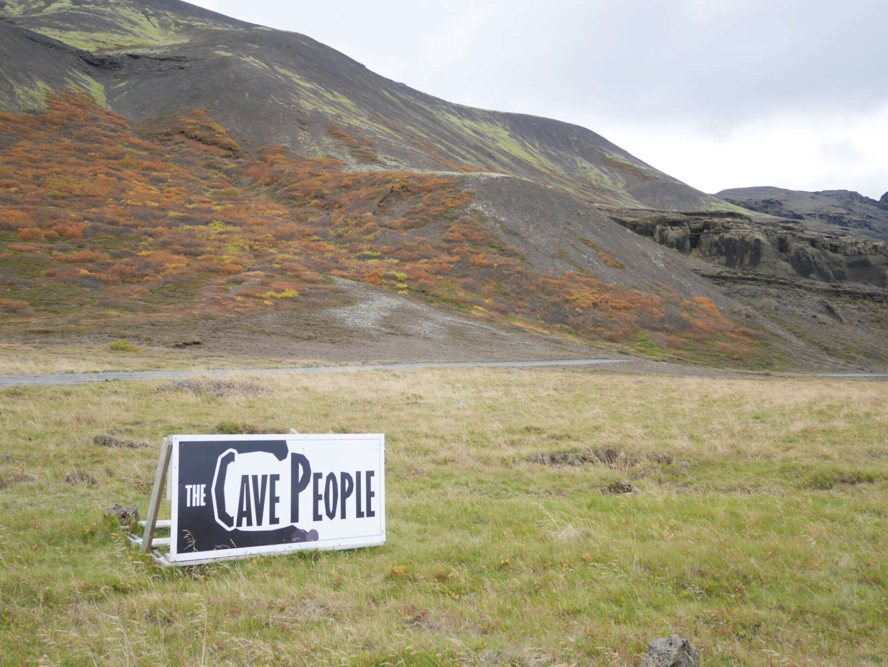 คาเฟ่ถ้ำในไอซ์แลนด์ (The Cave People)